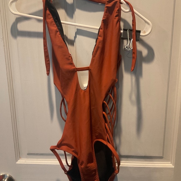 Cut out swim suit size s - Picture 1 of 2
